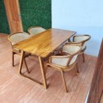 Set Meja Makan Minimalis 4 Kursi Kayu Jati Kombinasi Rotan JFJ-SKMM 06