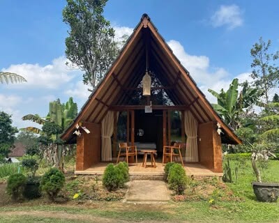 rumah kayu segitiga miimalis Jual Rumah Segitiga Kayu Jati Premium untuk Villa & Resort - Image 1